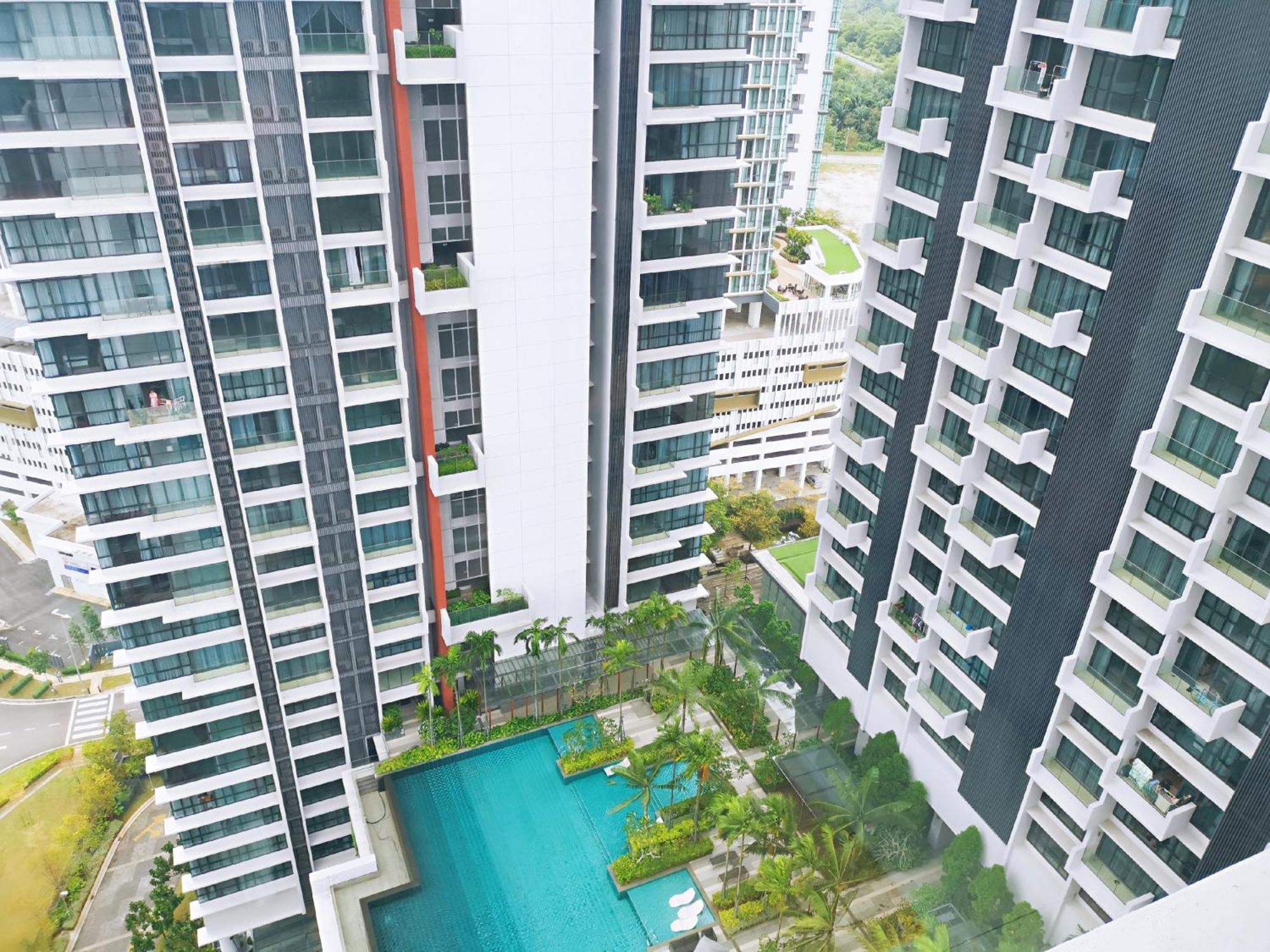 Grand Medini By Rr Jbcity 努沙再也 外观 照片